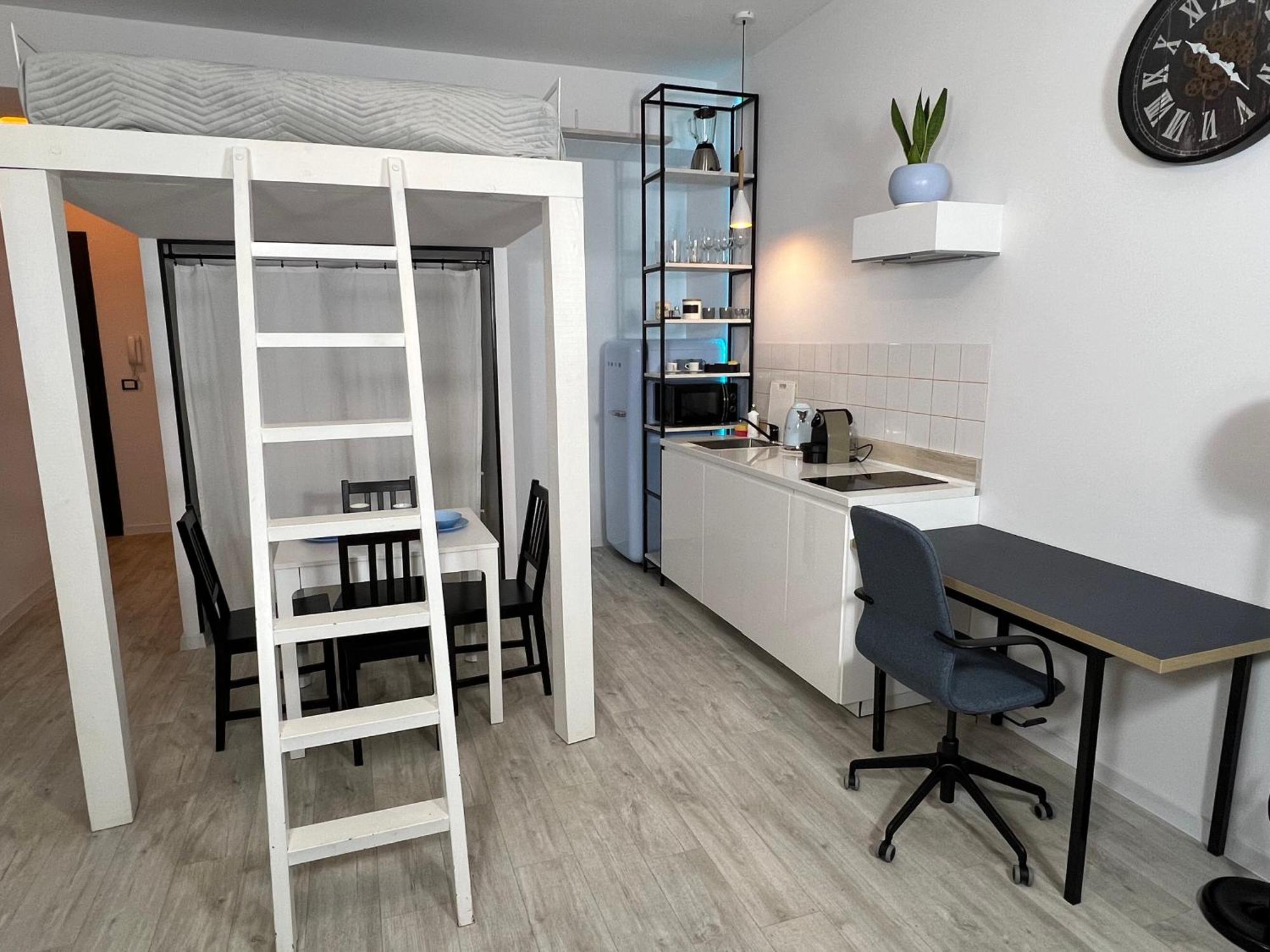 Lazienki Krolewskie Studio Z Antresola I Widokiem Warschau Exterior foto